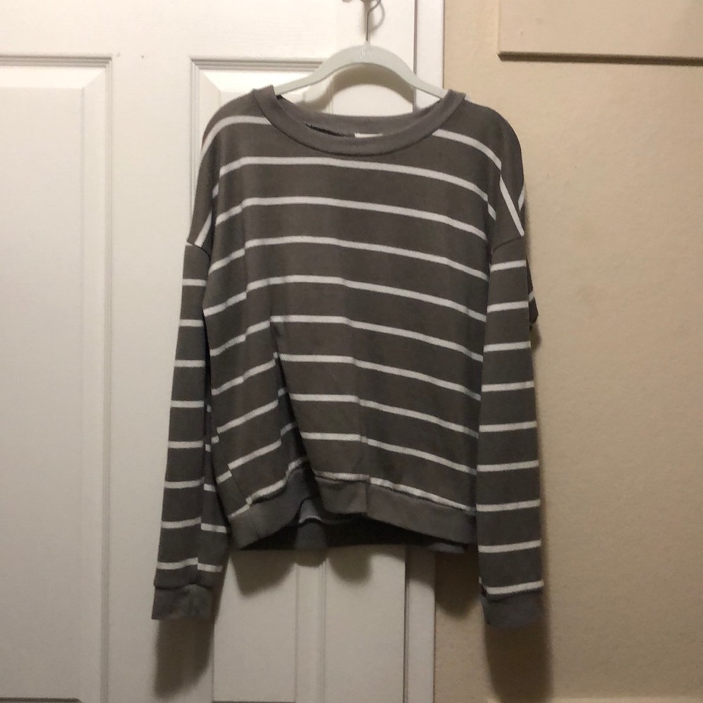 Wet Seal Sweater/Pullover
